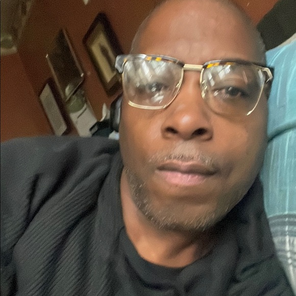 Meet your Posher, Julian - Picture 1 of 1